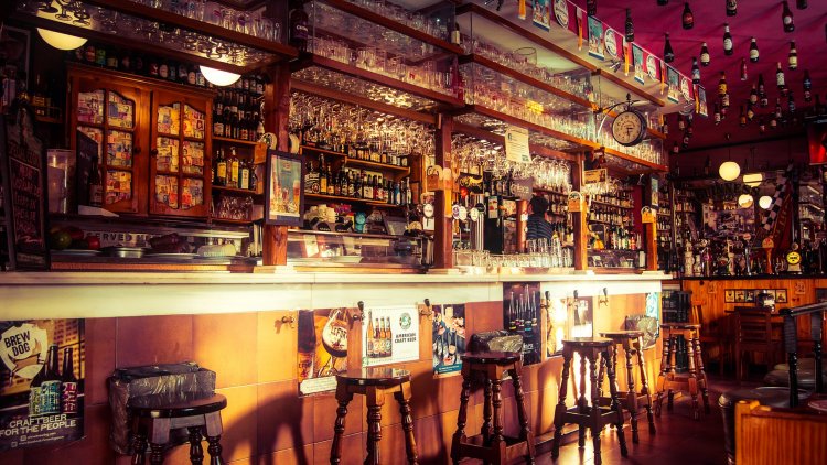 Grâce à ce petit jeu découvrez les différentes sortes de BARS que l'on peut trouver.
Bien entendu, grâce à mes indices et mes jeux de mots des plus vicieux, parfois .
