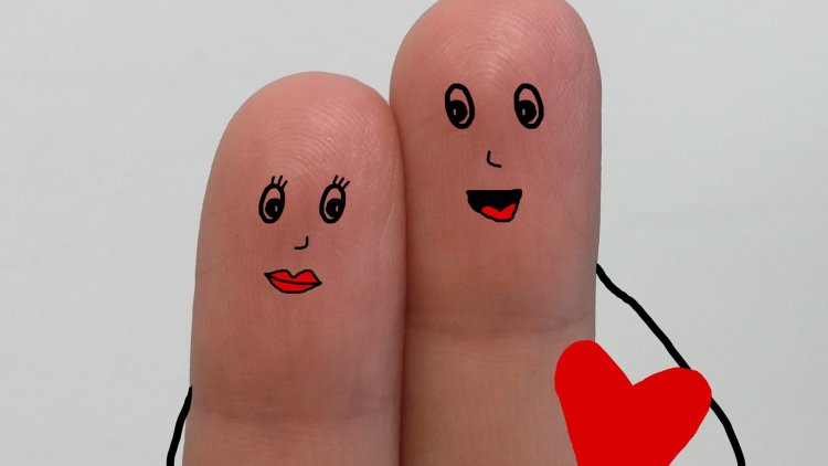 Bi  ? C'est le mot à la mode en ce moment, ça passera.
Des indices pour retrouver des mots dans lequels on entend la sonorité  :  BI
Bi = deux 
Exemple : Récipient très doué : Bi DON 