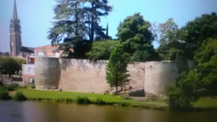 L'autre site durandal orange n'est plus en service. Ce n'est que le début de ce nouveau site, donc peu d'écrits pour le moment. Je vais essayer de le mettre à jour autant que possible. Merci aux lecteurs et lectrices.