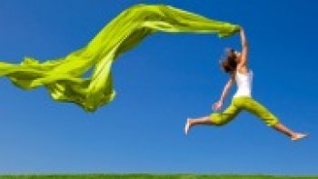 Une étude américaine vient de réaffirmer la nécessité de maintenir une activité physique régulière.
Rien de révolutionnaire dans cette déclaration : l'inactivité ne présage rien de bon pour la santé.
Des chercheur de l'Université du Missouri (États-Unis) viennent pourtant de se pencher plus longuement sur la question afin d'en déceler les ressorts. Pour mener à bien leur étude, ils ont demandé à un groupe de jeunes adultes de réduire au minimum de moitié le nombre de pas effectués chaque jour.
