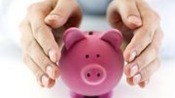 La fédération française des sociétés d'assurance vient de l'annoncer : la collecte de l'assurance-vie ne cesse de baisser.
Le plus touchés sont les supports euros (-13%), bien plus que les supports en Unité de compte (-2%).
Rappelons que les supports en euros sont les plus sécurisés mais aussi ceux dont hélas le rendement est aussi le plus faible. Les fonds en unité de compte sont considérés comme plus risqués, en tout cas ils sont plus diversifiés (50% investis en action). Leur relative bonne tenue s'explique par le fait qu'ils sont tout de même moins volatils que des placements boursiers directs, via des comptes titres par exemple.



