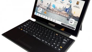 Vue de côté de la tablette Ordissimo avec son clavier aimanté !