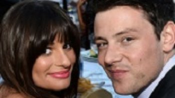 Alors que la carrière de Cory Monteith est en pleine ascension, la police vient d’annoncer la mort de l’acteur.
Le jeune homme âgé de 31 ans était l’acteur principal de la série Glee dans laquelle il campait le rôle de Finn, un footballeur américain qui décide de rejoindre la chorale de son lycée. La série connaissait un énorme succès aux États-Unis et en France, les réactions des fans ne se sont pas faites attendre et Twister est assailli de messages de condoléances et d’hommages.
