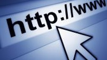Internet possède cette faculté de pouvoir inverser les rôles très facilement. Vous n'y serez pas qu'acheteur, vous y serez aussi vendeur.
En 2011, les achats sur internet ont augmenté de 22%.En 2012, serez-vous de ceux qui participent à cet essor du commerce en ligne ? Car le "e-commerce" comme on le nomme, est désormais accessible à tous. Pour se délester de certains cadeaux peu réjouissants reçus à Noël, vider son grenier de façon profitable et arrondir ses fins de mois, internet offre des solutions très simples et très utiles.
