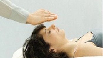 Il n’est pas facile de donner une définition au magnétisme. Il s’agit d’un fluide que chacun a en soi à différents degrés. Certains ont davantage d’énergie qui émane d’eux alors que d’autres en ont moins.
