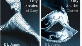 Vous n’avez pas pu passer à côté du phénomène de la fin d’année 2012, la trilogie romantico-érotique qui, en quelques semaines, a conquis des millions de lectrices : les 50 nuances de Grey. Pour ceux qui n’auraient pas suivi, cette saga écrite par EL James nous fait suivre les aventures d’Anastasia et Christian Grey. La trilogie est basée sur une histoire d’amour dans laquelle la passion, la domination et les relations entre les deux protagonistes s’entremêlent et évoluent.
