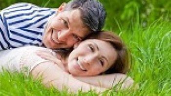 Un bon fonctionnement digestif est essentiel au processus de rajeunissement.
Lorsque l’intestin est lent, le foie, les reins, le côlon, les poumons et la peau souffrent et créent un environnement favorable au vieillissement. Cette situation a des conséquences sur la peau, les ongles, les cheveux, les muscles et les os car ils ne sont plus suffisamment alimentés.
