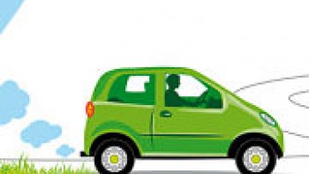 Petite, pratique, urbaine, elle se fait de plus en plus séduisante.
Le saviez-vous ? En Europe, 95% des voitures sans permis vendues sont de fabrication française. Un cocorico bien légitime, tant la voiturette a su attirer de nouveaux amateurs. Limitée à 45km/h pour une cylindrée de moins de 50 cm, elle offre un transport confortable et efficace aux deux occupants qu’elle se propose d’accueillir.
