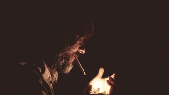 Dans ma tête d'ancien fumeur ( gros fumeur ) est née cette  > petite histoire . Mon humour reste intact ! Profitez de mon sadisme, si mignon...