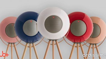 Ordissimo ne cesse de se réinventer. Vous connaissez nos ordinateurs, nos Smartphones et nos tablettes. On vous présente maintenant notre nouvelle enceinte bluetooth UB+. À la fois élégante et performante, cette enceinte dispose de hauts parleurs d'excellente qualité et d'un design sphérique unique. Résistante à l'eau et sans fil, elle peut s'utiliser aussi bien à l'intérieur qu'à l'extérieur. Elle est disponible en deux tailles, Eupho E2 (25cm de diamètre) et Eupho E3 (36cm). 