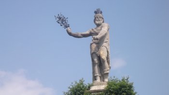 Tous  pas  pareils, tous  égaux .