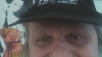 De passage pour un petit coucou à mes Amis(es),bisous les filles,salut les mecs*               J'espère que vous allez toutes et tous bien* Prenez soin de vous,de vos proches*