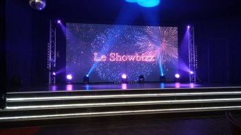 Je suis Joël Hannier, le Compositeur Orchestrateur qui vous offre cette BALADE SENTIMENTALE pour découvrir ce CABARET
 