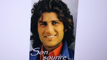 il est magnifique de joie et radieux*
   comme un cadeau de noël...? ... en partage' vous aimez???