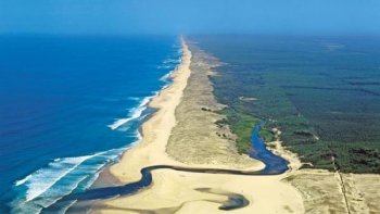 Cet article est paru dans le journal SUD-Ouest du Mardi 04 juillet 2017 . Le courant d'Huchet a encore fait des bêtises et les hommes ont dû intervenir. Jusqu'à la prochaine fois. Nul ne maîtrise la nature ?