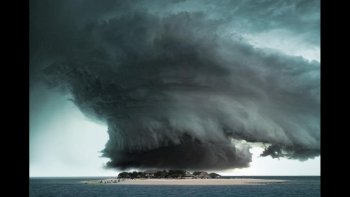 Souriez, vous êtes peut-être filmés ...
Victoria propose un meli melo de photos.