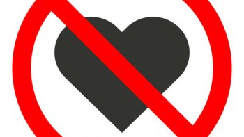   Introduction, 
Lois  sur l'interdiction de préférences   sexuelles portant atteinte  à la moralité.
loi  promulguée par des législateurs,  hommes bardés de diplômes , mais n'ayant aucune intelligence,   dont certains ont voté cette loi, plus par peur de devoir faire publiquement leur  coming out (...) que d'en approuver  sa valeur, tant moral, que pénal.  