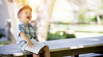 Joël ?
    Qu'est-ce que tu nous as encore inventé ?
    Allons-y ! On regarde et on écoute ! C'est parti !