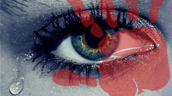 1 - Je regarde et j'écoute .
2 -  Je ferme les yeux, réécoute la musique et laisse mon esprit vagabonder. 