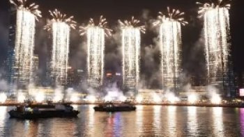 
Bienvenue au spectaculaire feu d'artifice du Nouvel An 2026 à Singapour ! Un des 5 plus beaux feux d'artifice de minuit au monde ! 🎆

SOURCE INTERNET ,,, 