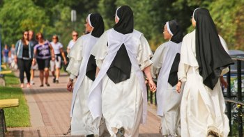 Sachez tout d'abord, qu'il n'y a aucun manque de respect .
Ce ne sont que de petites plaisanteries .