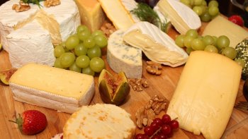 Cette petite histoire, à dormir debout, doit vous permettre de découvrir différents
noms de fromages. Prenez une feuille et un stylo, ce sera plus facile ... À vous !