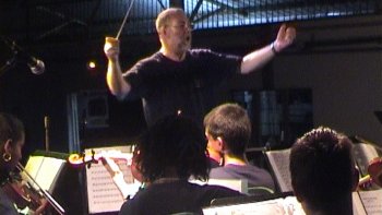 J'ai découvert l'ordinateur, grâce à ORDISSIMO ...
Avec un  Ordi , six mots, c'était trop peu ! 
Mon cerveau s'ennuie en vacances ...
Moi, je n'aime que créer... Musiques, textes, jeux, devinettes ... etc ...
Je ne veux pas publier des choses qui ne viennent pas de mes inspirations ...
Ça plaît ou ça ne plaît pas ? 
Même si parfois, il n'y a que peu de commentaires ou, peu de vues ...
J'ai encore, aujourd'hui, l'envie de vous distraire ...
Pour combien de temps ? Dieu seul le sait ! Lui, me suit sur Ordiossimo,
J'ai de la chance ! ( Je sens la jalousie, alors j'arrête ! )