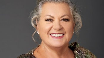 "Pour tous ceux et celles qui ont perdu un être cher à cause de ce vilain virus ( Covid-19), j'ai une belle pensée pour eux et pour vous mes cher(e)s ami(e)s"