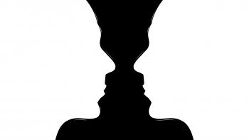  Je commence avec un beau vase ...Si vous fixez le noir.                     
 Mais aussi avec 2 visages ...Si vous fixez le blanc.
C'était un "amuse-gueule" ....
Passons aux " vinettes " ( Il est mignon ce mot... Non ? )
