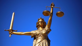On a le droit de faire beaucoup de choses, chez nous, en France.
C'est aussi à NOUS TOUS, d'apprendre aux autres ce qu'ils n'ont pas le droit de faire. Je vous offre cette poésie  de 12 strophes de style distique. Bonne lecture ...

       LIBERTÉ & AIMER .....  ÉGALITÉ & RESPECT ..... FRATERNITÉ & AMITIÉ 