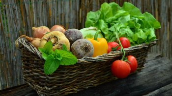 TROUVEZ LES EXPRESSIONS FAMILIÈRES QUE NOUS EMPLOYONS TOUS, ET QUI COMPORTENT DES NOMS DE LÉGUMES ...
RÉFLÉCHISSEZ, CE N'EST PAS DIFFICILE !