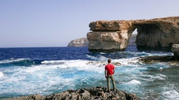 Voyager c'est naître et mourir, à chaque instant (V.Hugo)