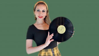 "MUSI-CALMANT" ?        C'est quoi cette idée de Joël Hannier ?
Découvrir un morceau de musique , pour le plaisir, le bien-être, le moral . ( la santé )
En 2 écoutes : 1- La source d'inspiration du compositeur.  Diaporama sans texte .
                        2- Réécouter les yeux fermés.