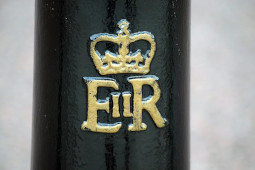 queen e