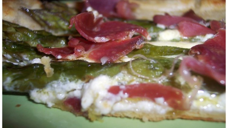 TARTE FINE AUX ASPERGES ET JAMBON DE PARME