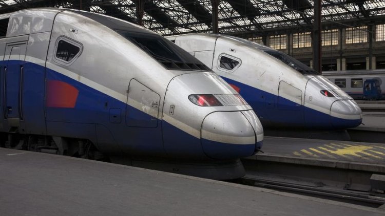 Alstom a pris la tête du CAC 40 dès les premiers échanges sur un gain de 1,40% à 27,78 euros, les opérateurs sont rassurés par les perspectives délivrées par le groupe pour son activité Transport.  Le conglomérat table sur une « forte croissance organique » des facturations de sa division Transport en 2014-2015. 