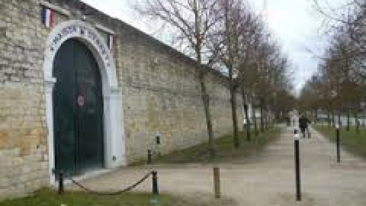 Alors que la France est restée meurtrie des attentats de janvier contre la rédaction de Charlie Hebdo, plusieurs projets terroristes devaient être organisés sur le territoire français.