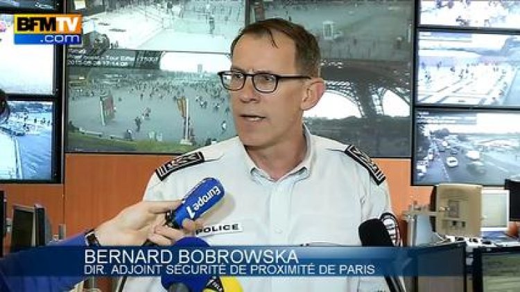 Paris, la ville de convoitise est la cible de pickpockets roumains qui dépouillent les touristes au pied de la Tour Eiffel.