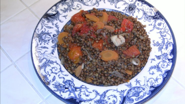 Découvrez la fameuse recette du plat de lentilles aux tomates épépinées présenté par notre ordissinaute Pierre. 
