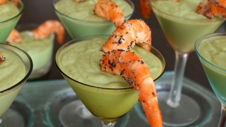 Se sert avec un vin blanc sec, fruité et léger.