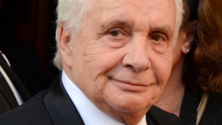 Mariée avec Michel Sardou depuis 1999, Anne-Marie Périer n'a pas l'habitude de beaucoup s'exprimer à la presse à propos de son couple. Il y a quelques jours Le Figaro consacrait un portrait au chanteur populaire. Qui de mieux que sa femme pour le décrire ?