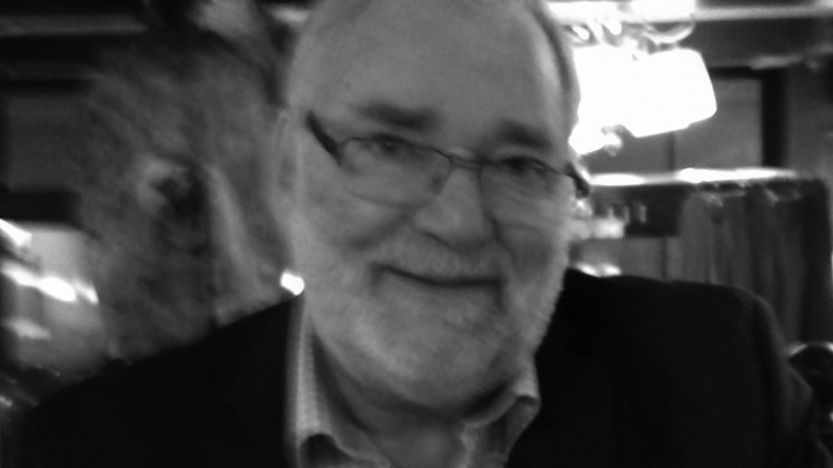 Un petit moment avec 2 blagues, ça ne peut pas faire de mal !
Profitez en, c'est bon pour la santé et le moral !
Si vous n'y arrivez pas, mettez  vos 2 index de chaque côté de votre bouche et écartez. Voilà ! c'est bien !  Si vous n'avez pas d'index,  là, je ne peux rien faire pour vous !