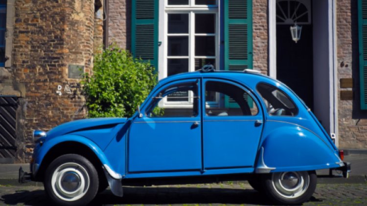 Certains retraités ont pour rêve d'acquérir une voiture de collection et souhaitent le faire à l'aide d'un prêt, mais lequel est-il le plus adapté ?