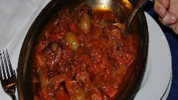 Notre chef ordissinaute a toujours la bonne recette pour nous faire voyager en Italie ! La caponata est un plat délicieux à base d'aubergines, d'oignons, de tomates, de céleri, d'olives vertes et de câpres.