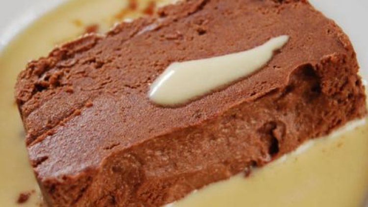 Le chocolat est la pistache font un mariage réussi. Voici la recette d'un dessert gourmand.