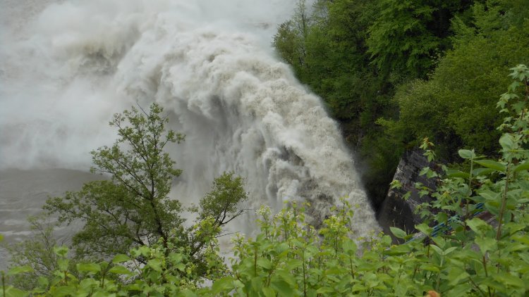 Devenez enquêteur et découvrez où a été prise la photo du jour lancée par notre Ordissinaute Marie Jeanne ! Tous les moyens sont bons pour trouver... recherchez dans le dictionnaire, sur internet, ou dans vos photos personnelles et déposez en commentaire votre réponse. Au fur et à mesure de vos retours, notre Ordissinaute Brice vous donnera d'autres indices...