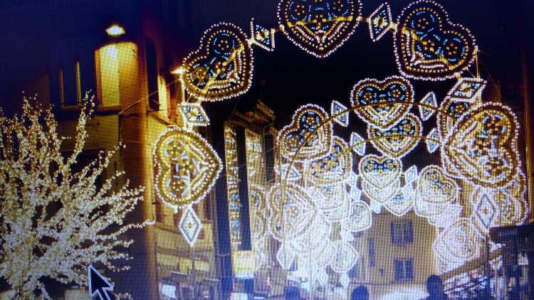 Voici le temps des marchés de Noël et celui de Montbéliard, cité des princes de Wurtemberg, est un des plus beau de France.