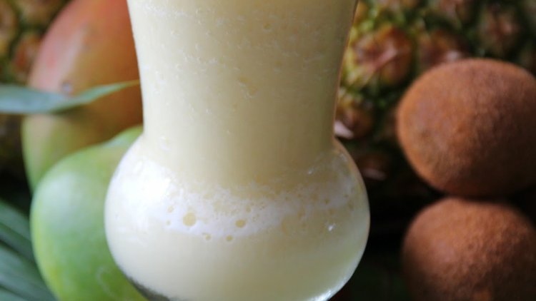 De l'Espagnol signifiant littéralement « Ananas Filtré » est un Cocktail à base de jus d'ananas et de crème de coco.