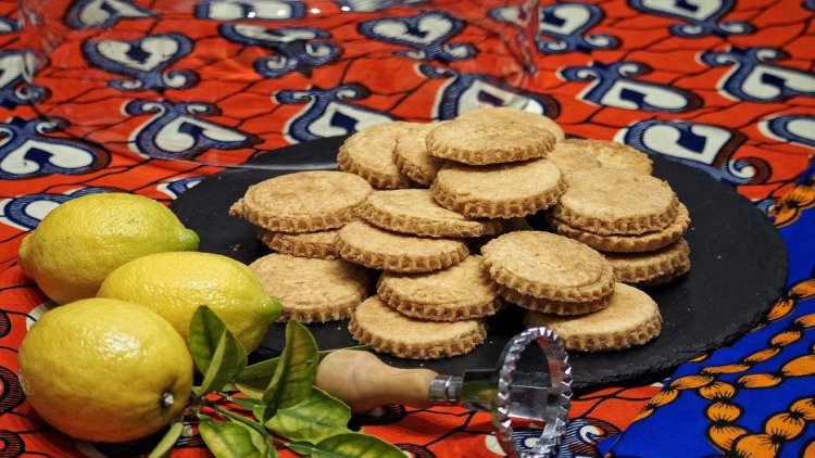 Notre chef ordissinaute Minou a toujours la bonne recette pour accompagner le thé ou le café. Elle nous a préparé des sablés au citron délicieux, une recette à tester !