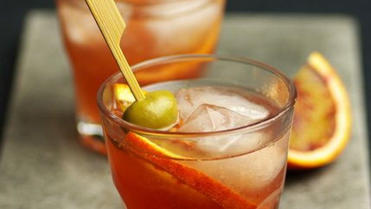 Pour mettre un peu de Soleil, n'échapper pas à la Spritzmania. le Cocktail Italien inspirant qui témoigne du retour de l'amertume et du spiritueux à l'Heure de l’Apéritif.